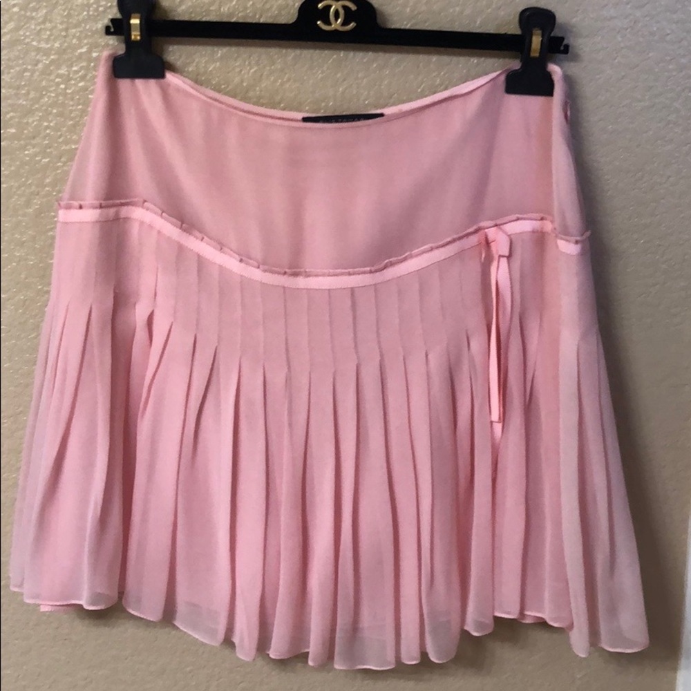 Pink pleated skirt